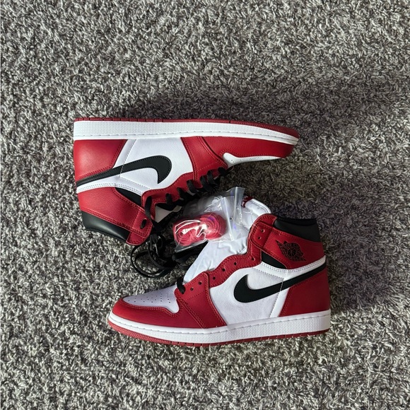 all red retro 1